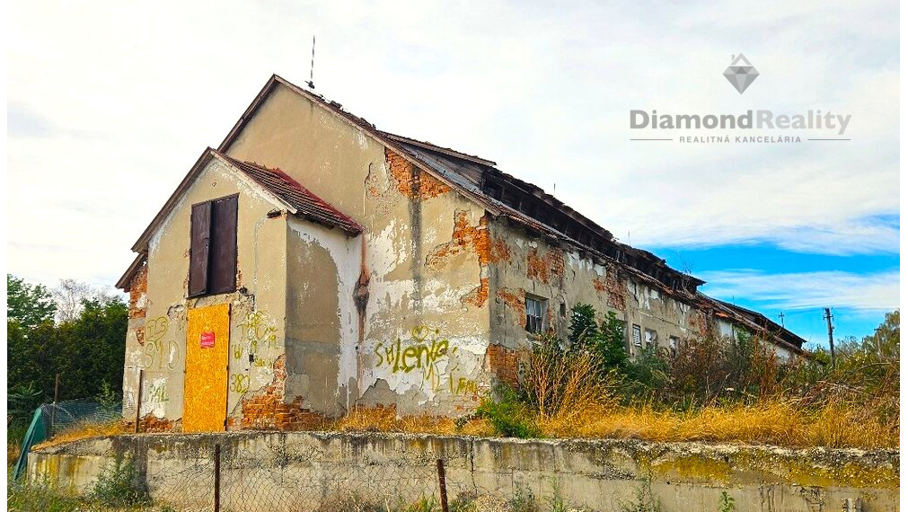 HALA 700 m² NA PREDAJ – SVÄTOPLUKOVO, 12 km OD NITRY