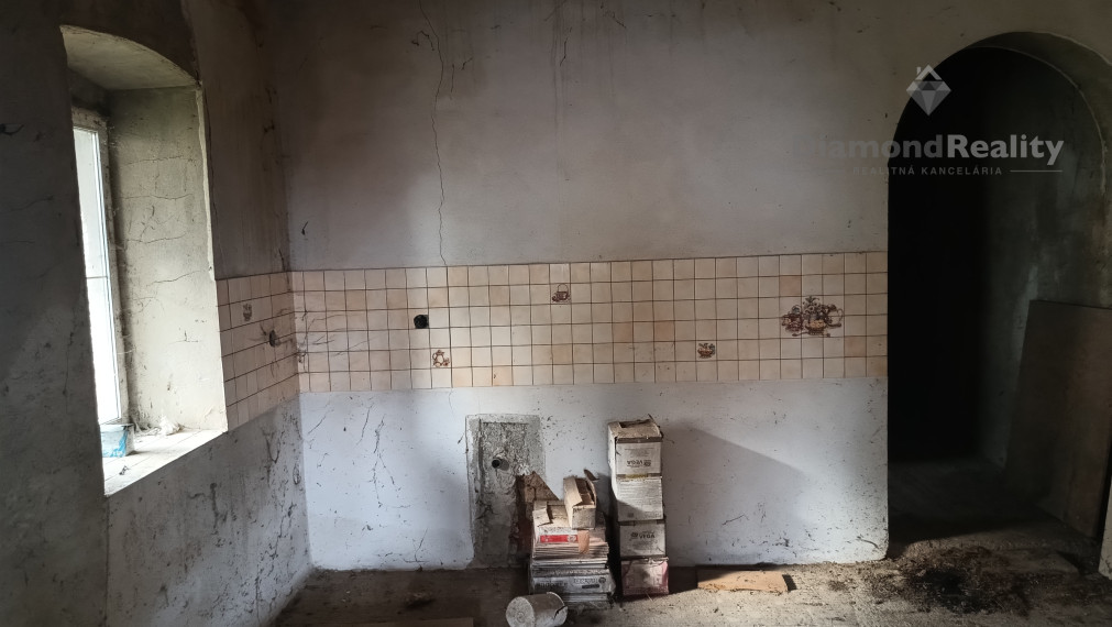 Výrazná zľava!!!!! Nepremeškajte!Na predaj 35 árový pozemok s vidieckym domom Mlyňany