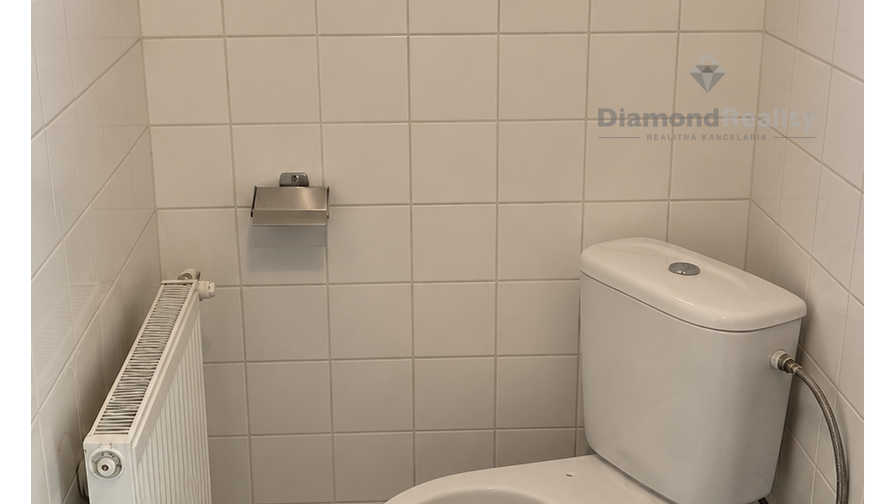 Na prenájom bezbariérový obchodný priestor v centre Nitry s parkovaním 170 m2