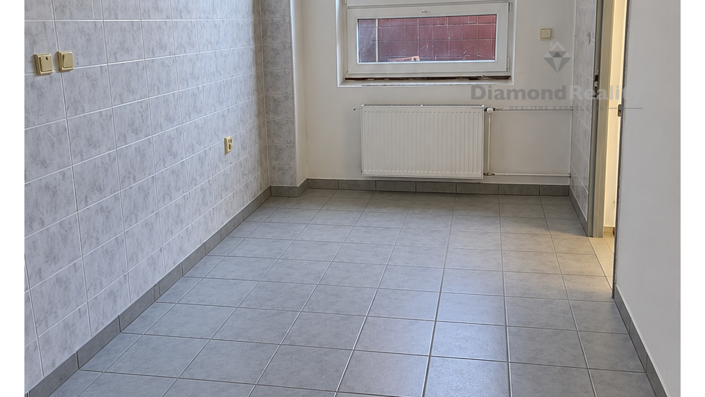 Na prenájom bezbariérový obchodný priestor v centre Nitry s parkovaním 170 m2