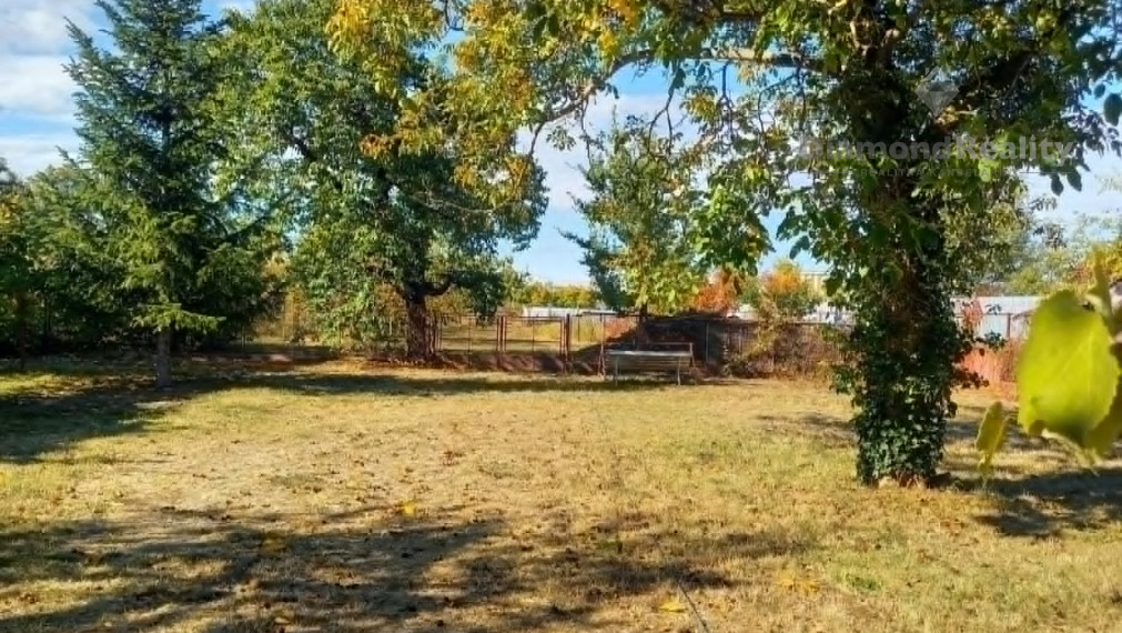 Rodinný dom s veľkým pozemkom a možnosťou výstavby