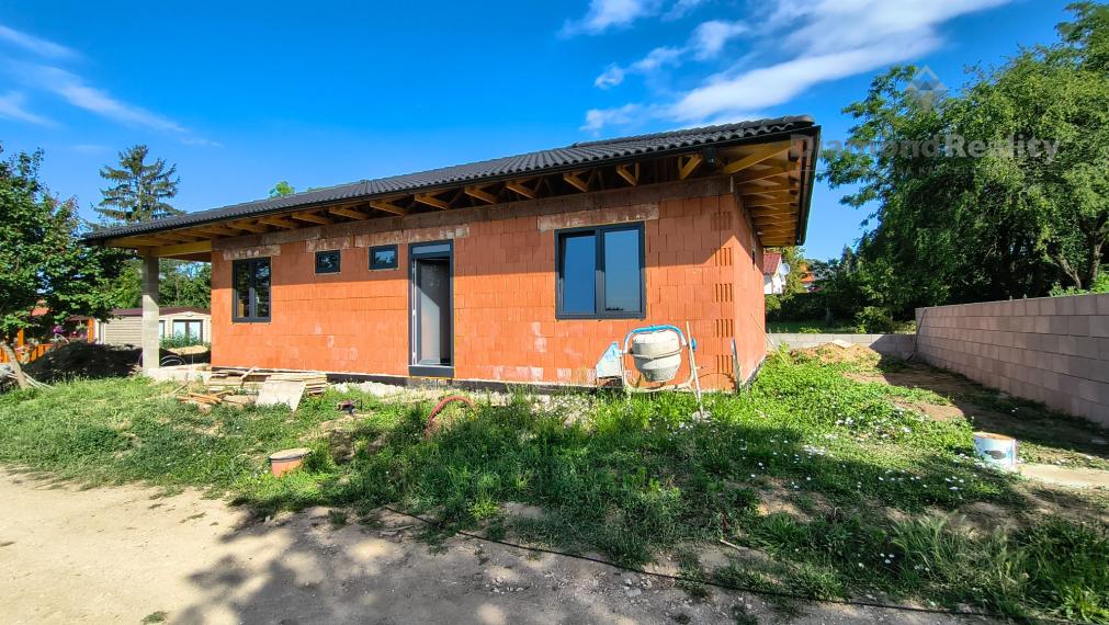 🏡 NOVÝ 4-IZBOVÝ BUNGALOV V ČEĽADICIACH – VLASTNÝ DOM SO ZÁHRADOU UŽ ZA 189 000 €!