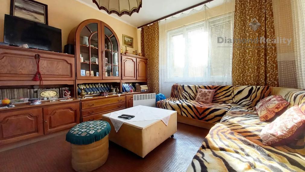 6-IZBOVÝ STARŠÍ RODINNÝ DOM S KRÁSNOU ZÁHRADOU – FORRÓ
