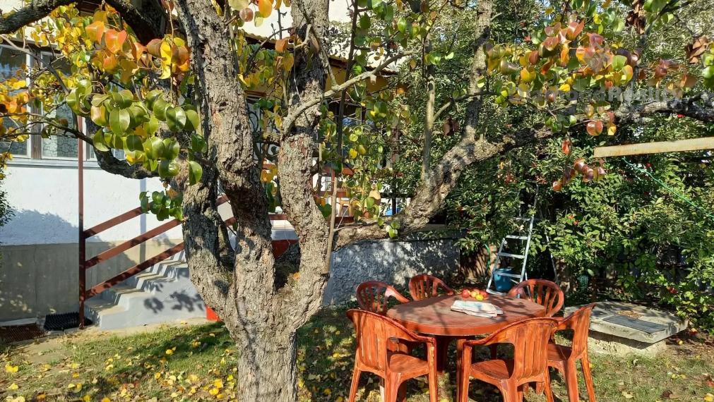 6-IZBOVÝ STARŠÍ RODINNÝ DOM S KRÁSNOU ZÁHRADOU – FORRÓ