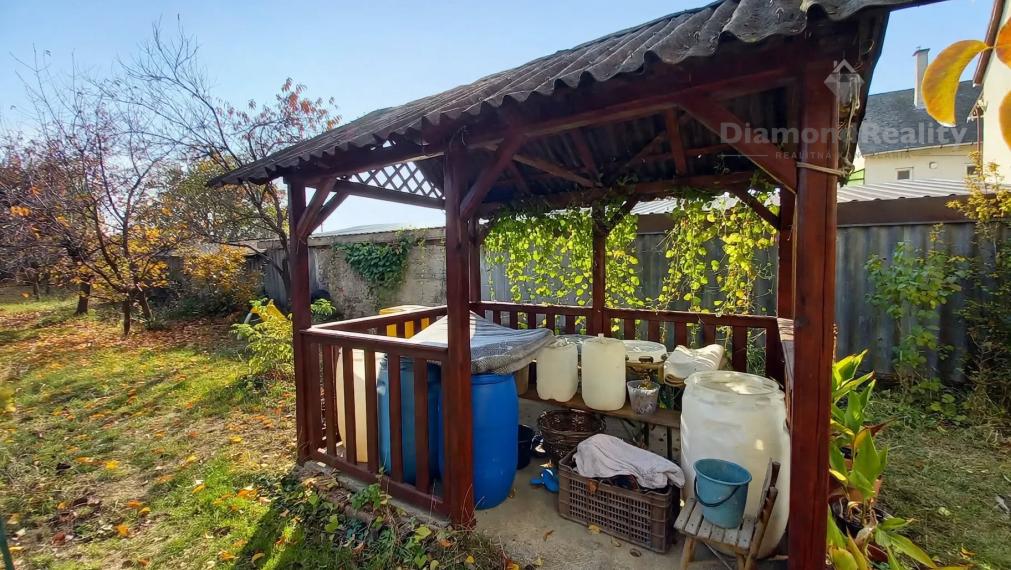 6-IZBOVÝ STARŠÍ RODINNÝ DOM S KRÁSNOU ZÁHRADOU – FORRÓ