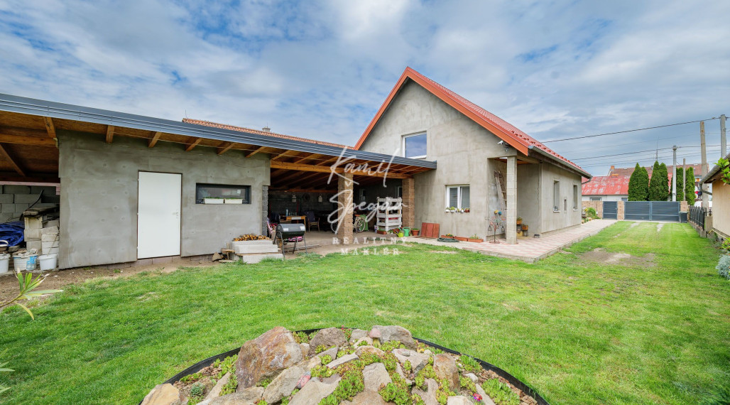 Ponúka na predaj RD Valaliky