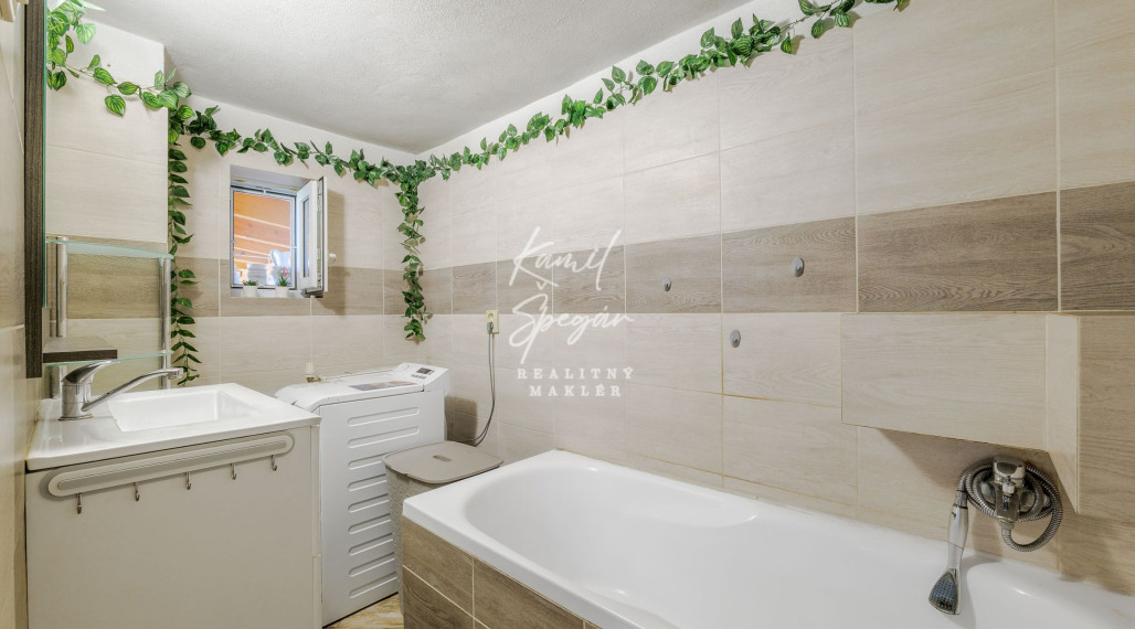 Ponúka na predaj RD Valaliky