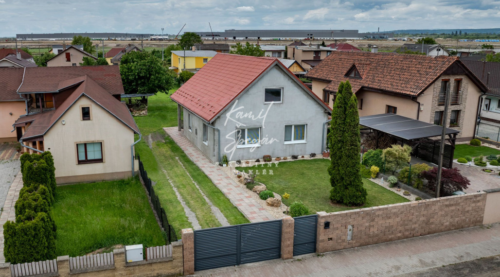 Ponúka na predaj RD Valaliky