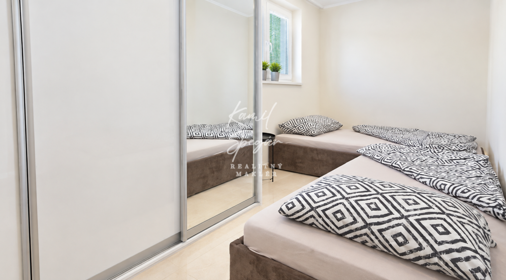 Rodinný dom s vlastným podnikaním a 5 Apartmánmi v obci Budimír