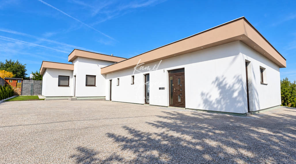 Rodinný dom s vlastným podnikaním a 5 Apartmánmi v obci Budimír