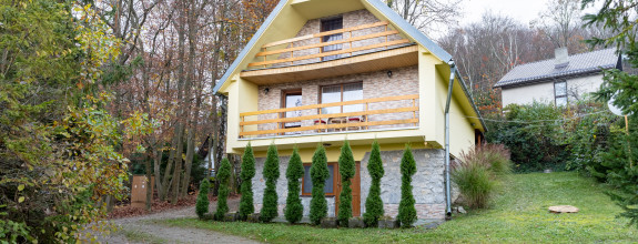 NA PREDAJ KRÁSNA CELOROČNÁ CHALUPA / CHATA NA DOMAŠI