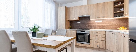 NA PREDAJ VEĽKÝ 2 IZBOVÝ BYT PO KOMPLETNEJ REKONŠTRUKCII | 56m2 + LOGGIA | JEGOROVOVO NÁM. FURČA