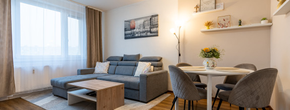 NA PREDAJ KRÁSNY 3 IZBOVÝ BYT S VÝHĽADOM NA MESTO | 64m2 + LOGGIA | POVSTANIA ČESKÉHO ĽUDU - DARGOVSKÝCH HRDINOV