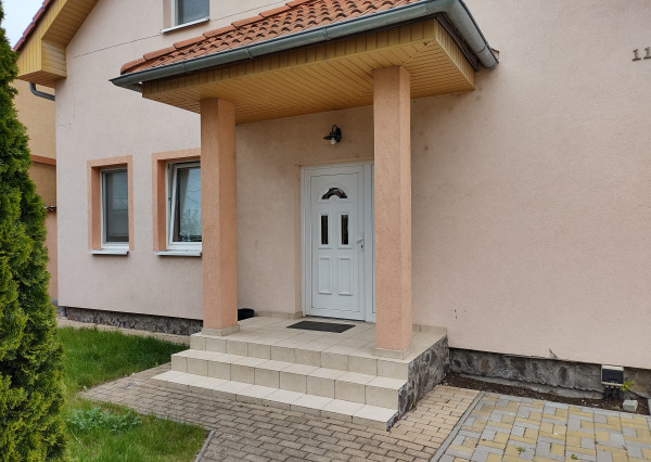 PREDANÉ!Na predaj 2 rodinné domy, 3 garsónky Nitra - Drážovce