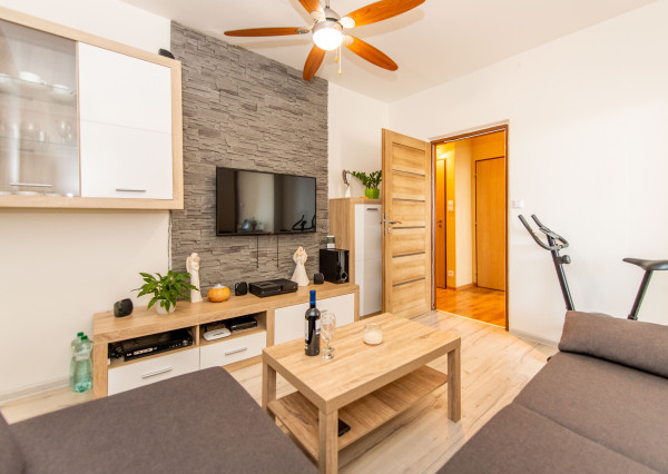 REZERVOVANÉ: Predaj 3,5 izbový byt, ulica Stálicová, Nad jazerom