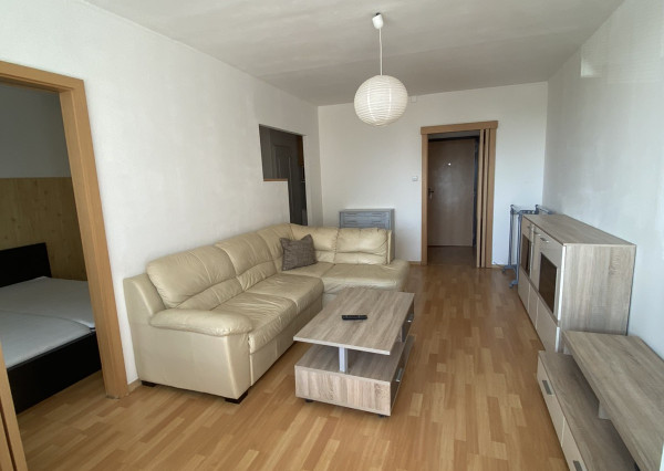 REZERVOVANÉ - Na predaj 1,5 izb. pražský byt s lodžiou, Dargovských hrdinov – Buzulucká ul., Košice III.