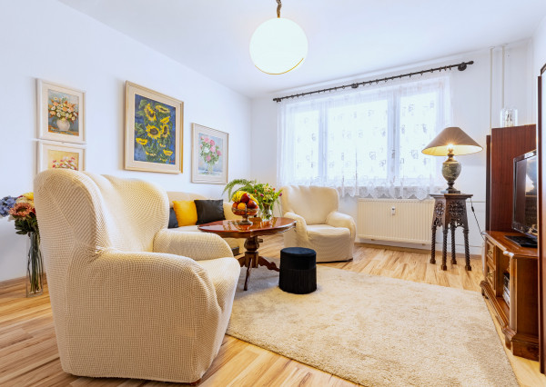 Ponúkame na predaj 2 izbový byt na Ťahanovciach, Viedenská ulica.