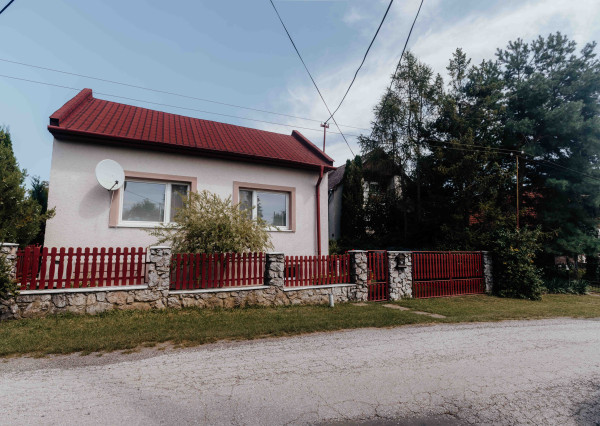 Ponúkam na predaj útulný rodinný dom v Slanskom Novom Meste