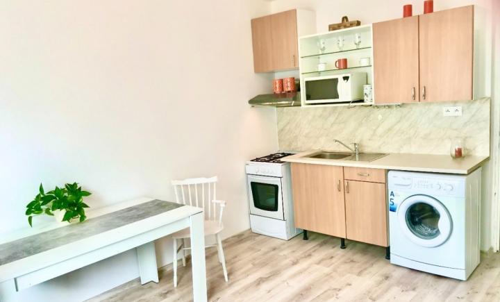 Na predaj pekný veľký zariadený 1 izbový byt, Lomonosovova, Trnava.