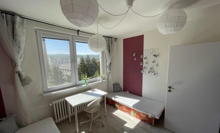 Na prenájom komplet zrekonštruovaný 3 izbový byt, Bystrická, Pezinok.