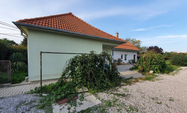 Na predaj 4 izbový rodinný dom so záhradou, Chorvátsky Grob