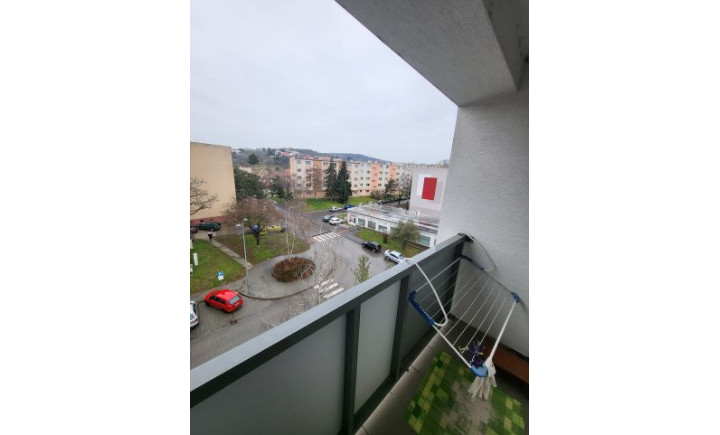 Na predaj 2 izbový byt, balkón, pôvodný stav, Za poštou, Hlohovec.
