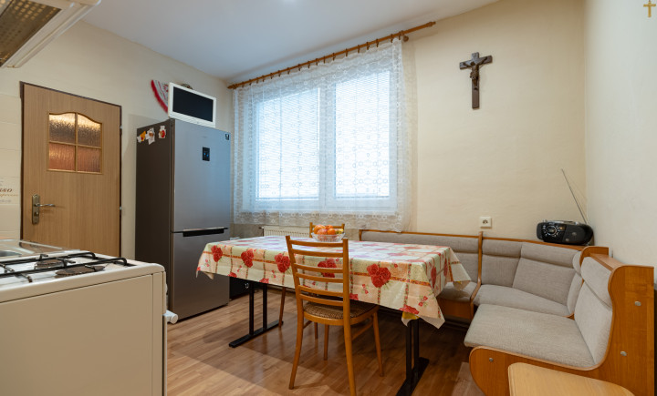 NA PREDAJ VEĽKÝ 3 IZBOVÝ BYT S VLASTNOU GARÁŽOU | 76m2 + BALKÓN | KOŠICKÉ OLŠANY