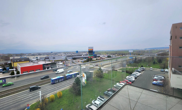 Špičkové obchodno - kancelárske priestory na mieru - OPROTI OPTIME
