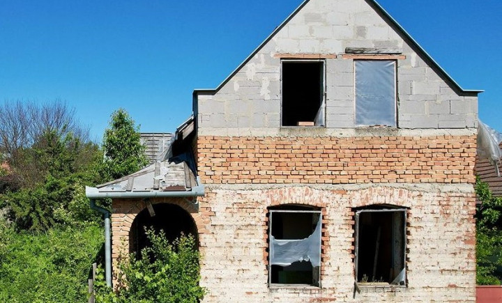 Na predaj 35 árový pozemok s vidieckym domom Mlyňany