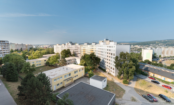 Na predaj 4 izbový byt na ulici Tokajícka 90m2