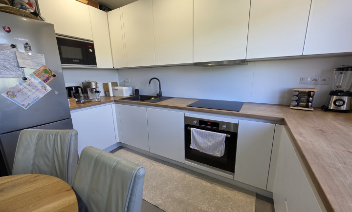 NA PREDAJ VEĽKÝ 4 IZBOVÝ BYT - 96 M2 - DVE LODŽIE, VIEDENSKÁ ULICA , ŤAHANOVCE