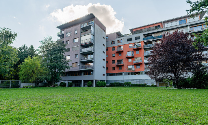 NA PREDAJ PRIESTRANNÝ 2 IZBOVÝ BYT S TERASOU V NOVOSTAVBE | UL. OBRODY | 68m2 + 9m2 TERASA