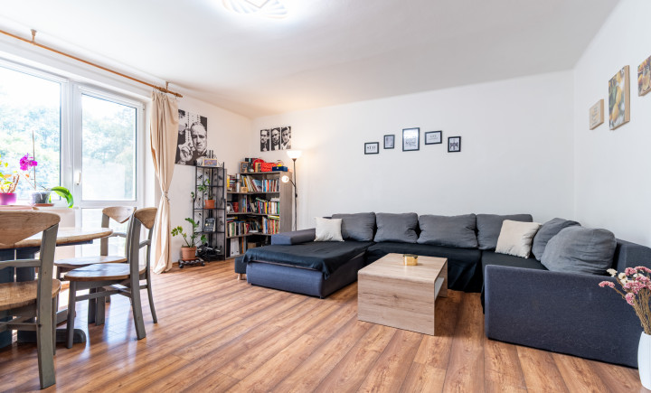 NA PREDAJ 3 IZBOVÝ BYT S TERASOU, PARKOVANÍM A ZÁHRADOU