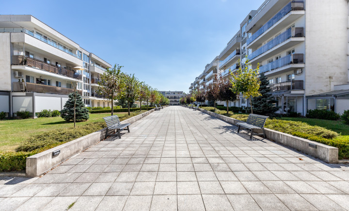 REZERVOVANÉ | NA PREDAJ MODERNÝ 2 IZBOVÝ BYT S VÝHĽADOM NA LES | 62m² + 15m² LOGGIA | BOROVICOVÝ HÁJ
