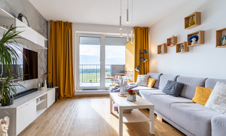 ZNÍŽENÁ CENA - NA PREDAJ MODERNÝ 3-IZBOVÝ BYT S KRÁSNYM VÝHĽADOM | ZELENA STRÁŇ