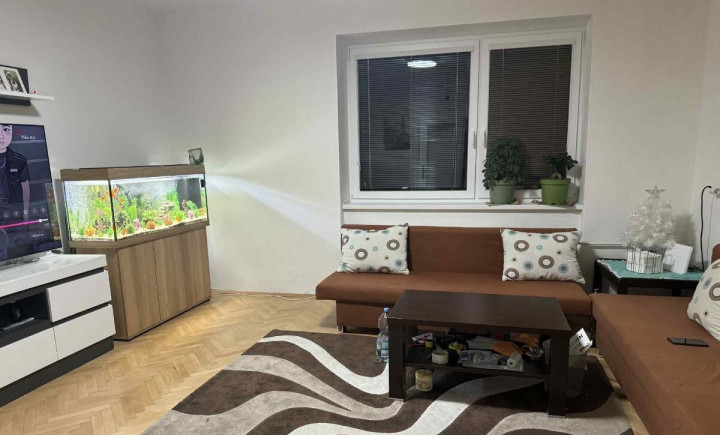 Na prenájom zariadený 3 izbový byt v dome, Slovenský Grob