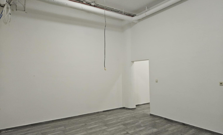 Na prenájom sklad na Levočskej ul. v Prešove bonus parkovanie pre jedno auto v podzemnej garáži zdarma.