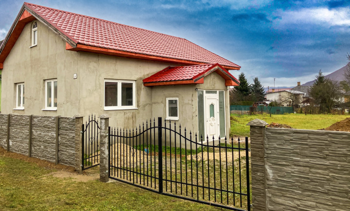 ZREKONŠTRUOVANÝ RODINNÝ DOM S VEĽKÝM POZEMKOM BLÍZKO ROŽŇAVY