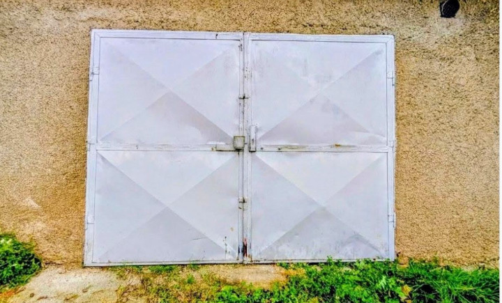 NA PREDAJ VEĽKÁ GARÁŽ | POZEMOK 35m² | JARNÁ - ROŽŇAVA