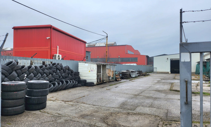 PRENÁJOM - JUŽNÁ TRIEDA  - Sklad so strategickou polohou  - 353 m2