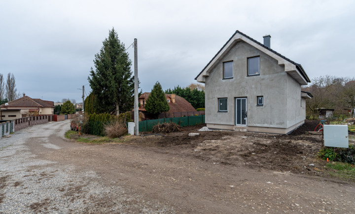 NA PREDAJ 4 IZBOVÁ NOVOSTAVBA S KRÁSNYM POZEMKOM 381m² | OBEC SEŇA | 15 MINÚT OD KOŠÍC