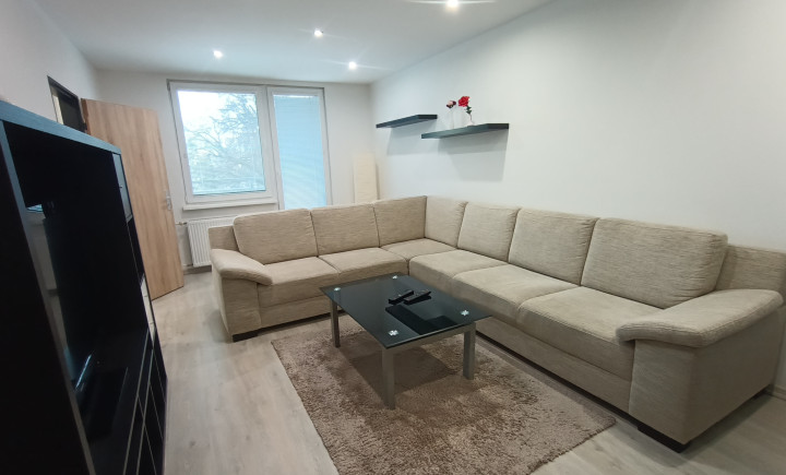 Ideálne rodinné bývanie v Nitre – 3-izbový byt na Tribečskej ulici