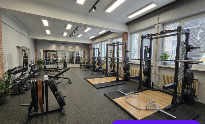 NA PREDAJ KOMERČNÁ BUDOVA V CENTRE SÍDLISKA NA PODNIKANIE