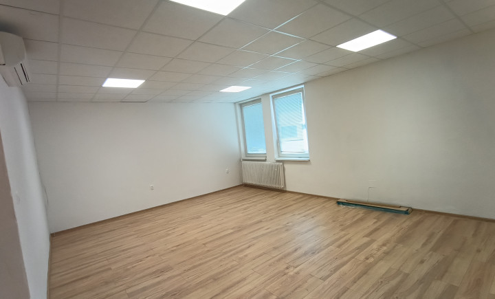 Na prenájom kancelária v centre Nitry