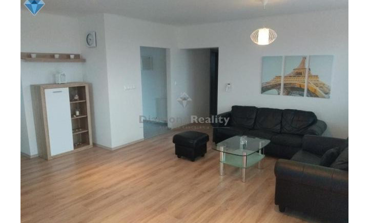 Na prenájom rodinný dom v malebnej obci Svätoplukovo