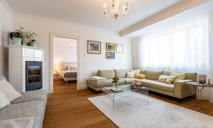 NA PREDAJ UNIKÁTNY 2 IZBOVÝ BYT V LUKRATÍVNEJ LOKALITE, STARÉ MESTO -  UL. ŠTEFANIKOVÁ.