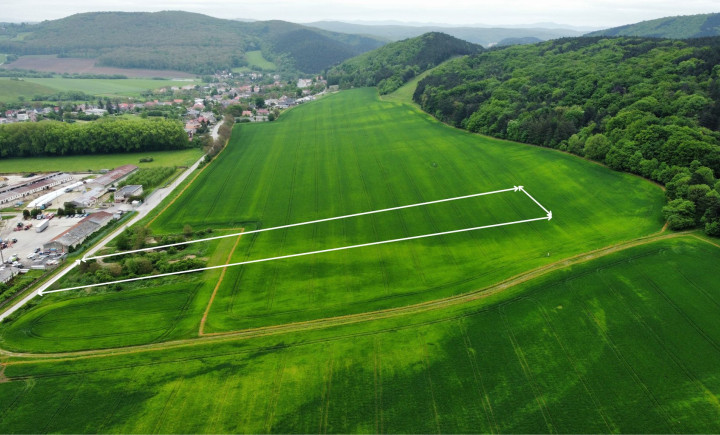 Na predaj rovinatý pozemok 40 árov, pri Trnave, Buková.