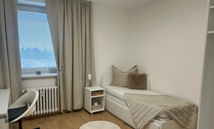 Na prenájom dve izby v 3 izbovom byte, Spartakovská, Trnava