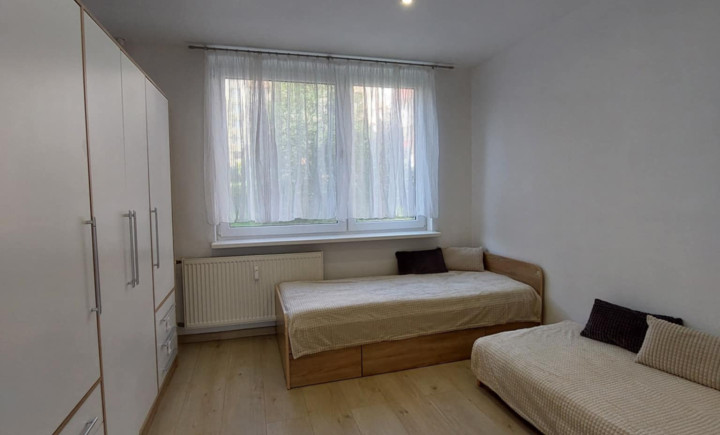 PRENÁJOM | Priestranný 3-izbový byt s balkónom a klimatizáciou – Nitra, Klokočina