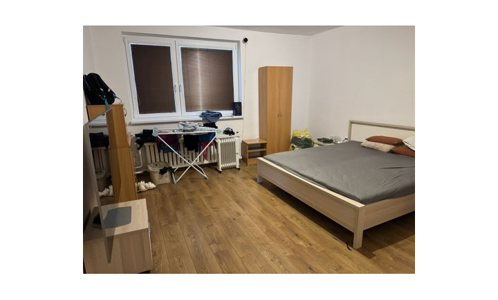 Na prenájom plne zariadený 3 izbový byt v dome Slovenský Grob.